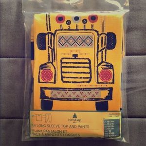 👶 NWT babyGap Pajamas Set👶